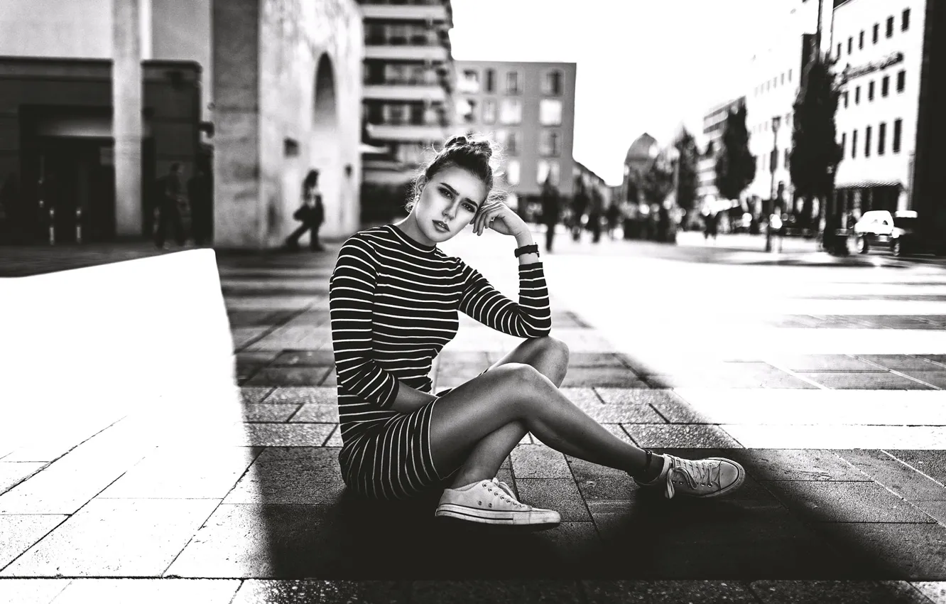 Photo wallpaper girl, the city, street, legs, sitting, Vanessa, Miro Hofmann, BW