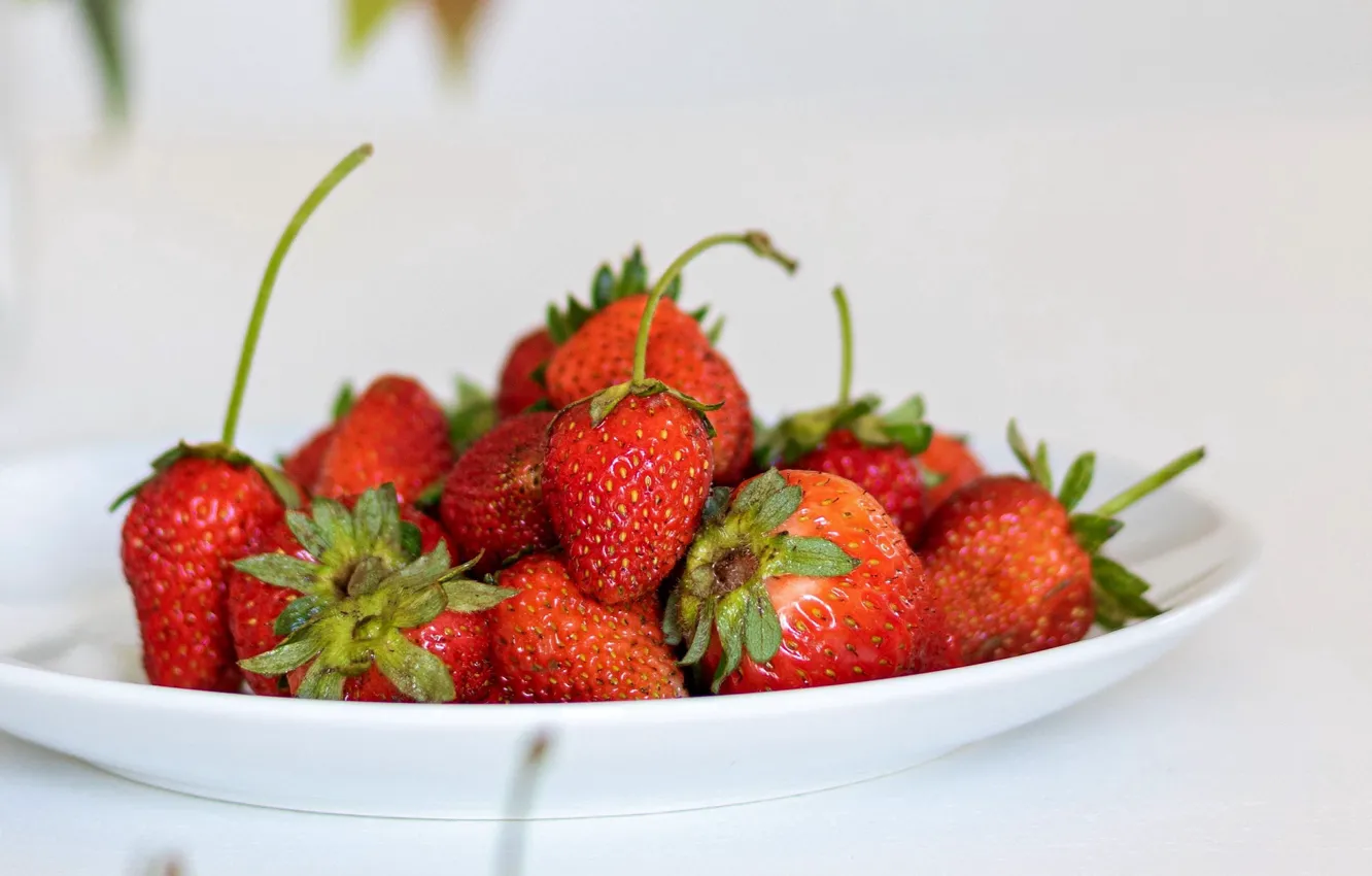 Photo wallpaper berries, background, strawberry, plate