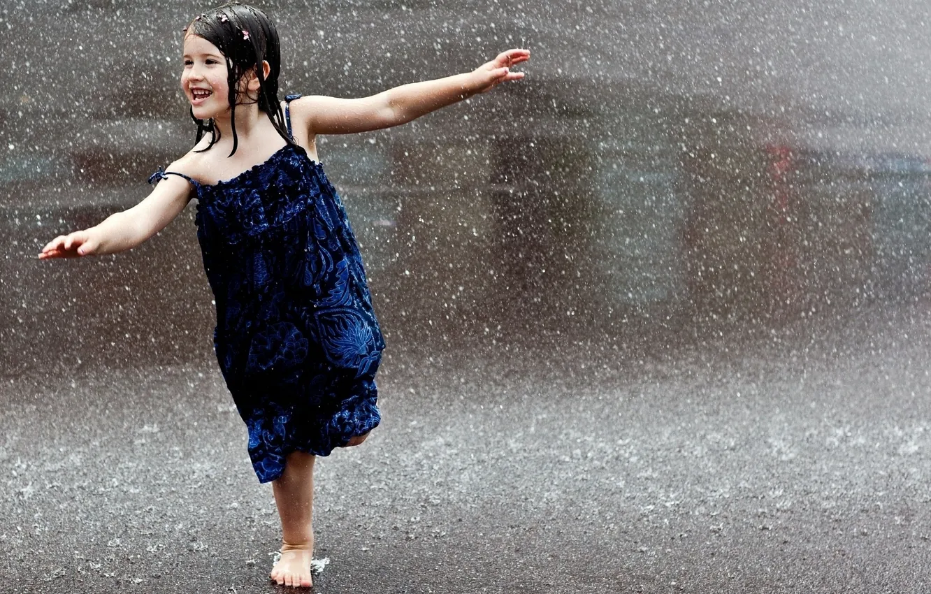 Photo wallpaper road, the rain, drops, macro, joy, children, the city, pose