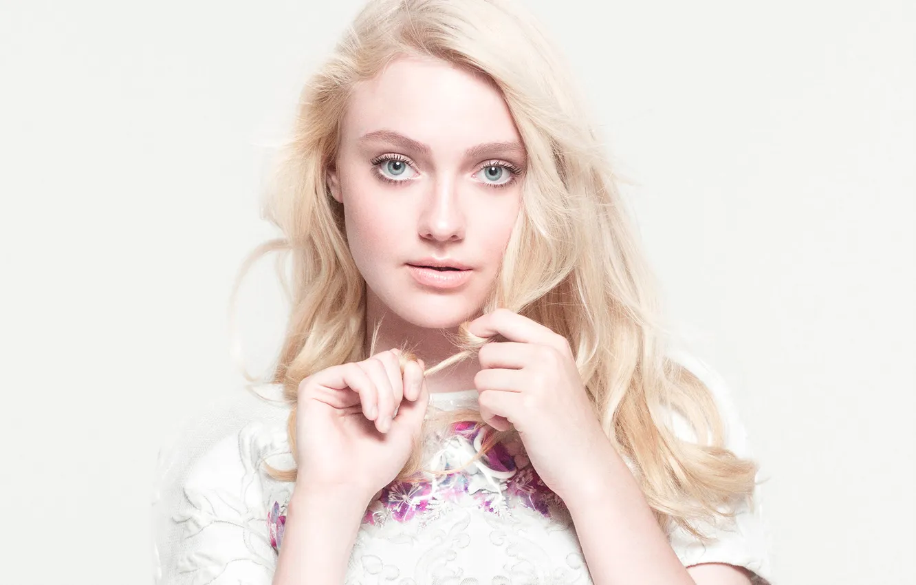 Photo wallpaper photoshoot, Dakota Fanning, InStyle