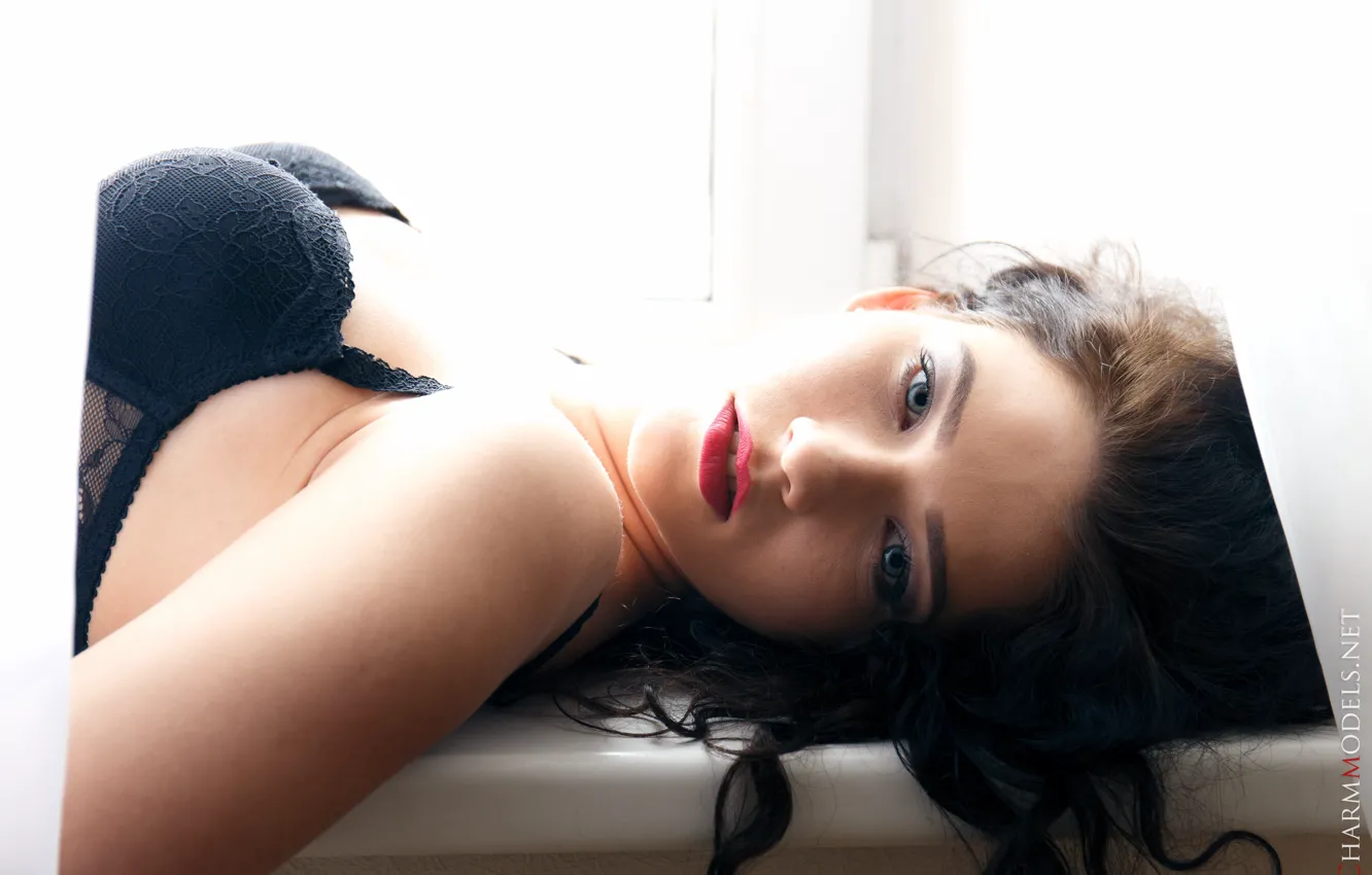 Photo wallpaper blue eyes, model, red lips, black bra, Adria, sensual gaze, Windowsill, Charm Models