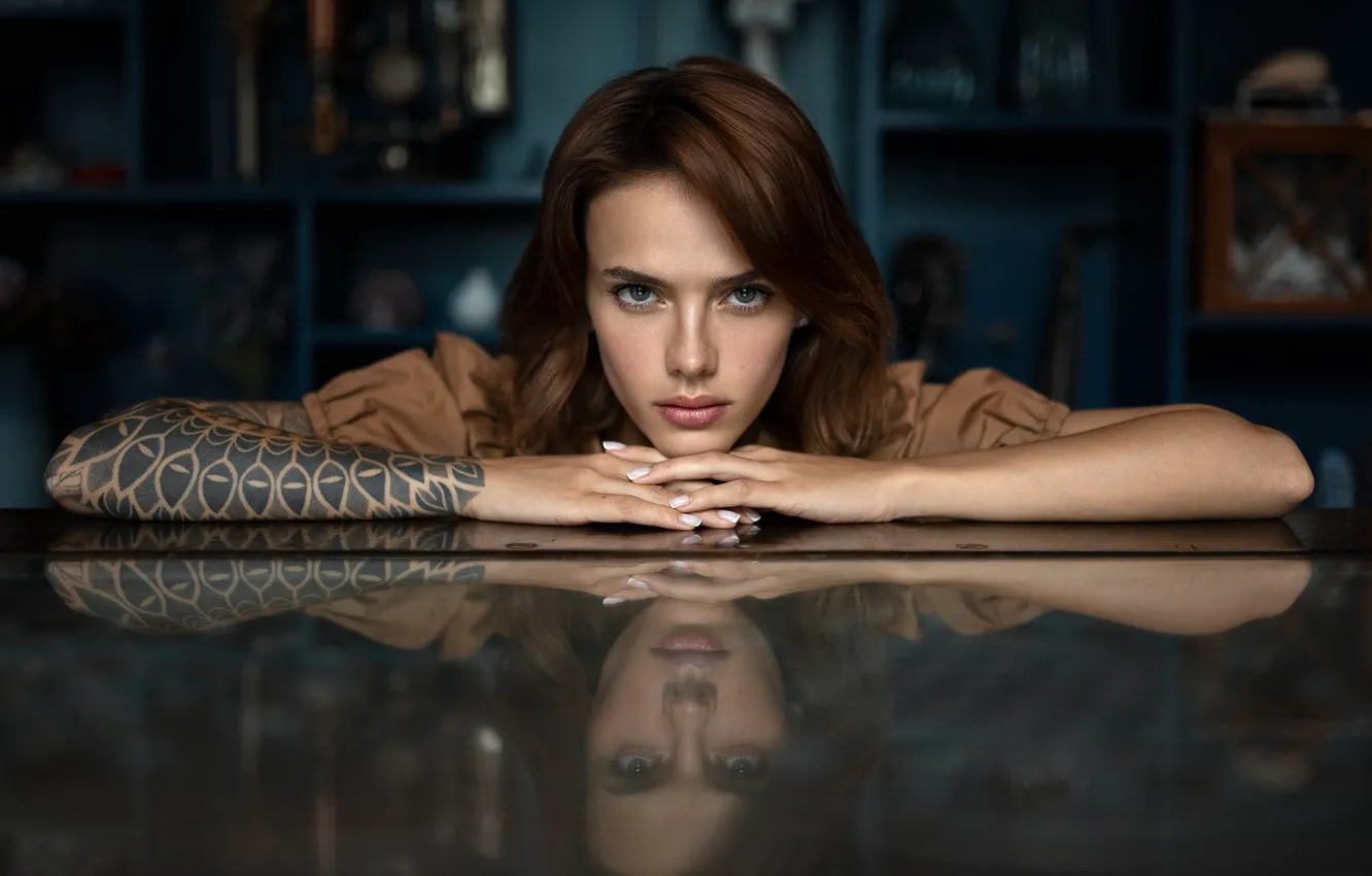 Photo wallpaper look, girl, pose, reflection, table, room, portrait, hands