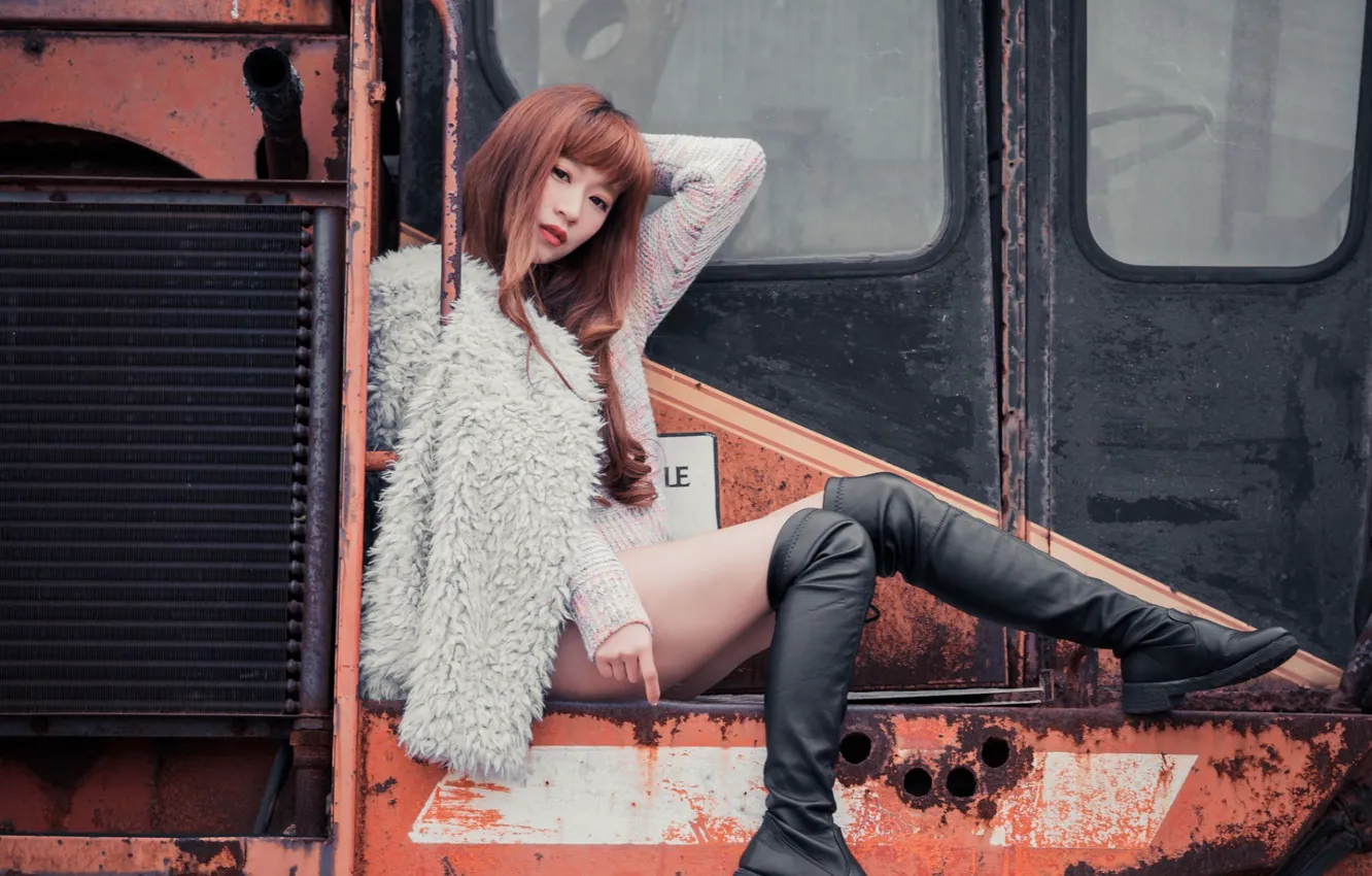 Photo wallpaper feet, boots, red, Asian, radiator