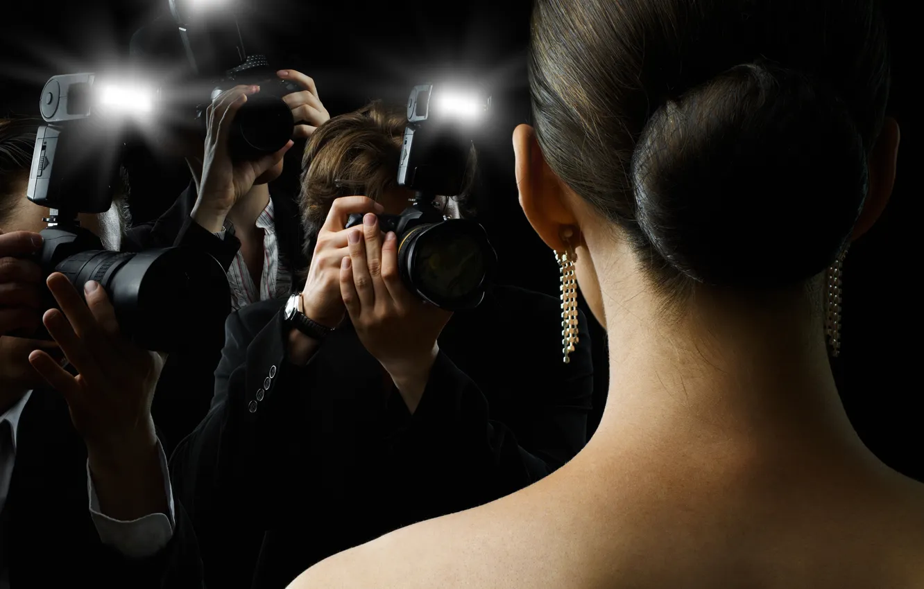 Photo wallpaper girl, flash, earrings, hairstyle, the camera, shoulders, reporters