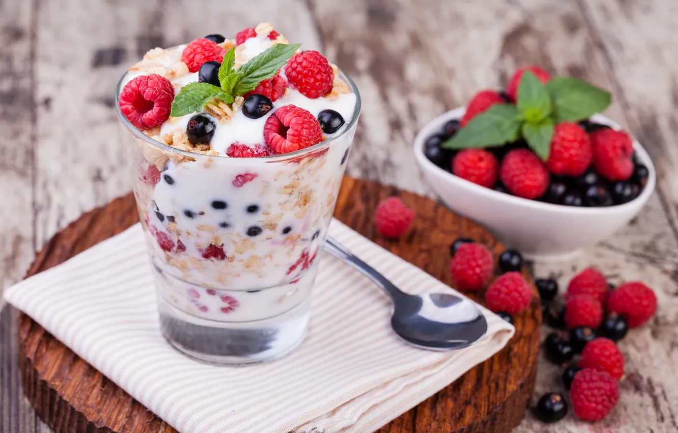 Photo wallpaper raspberry, Breakfast, mint, muesli, yogurt, black currant, Sergey Platonov