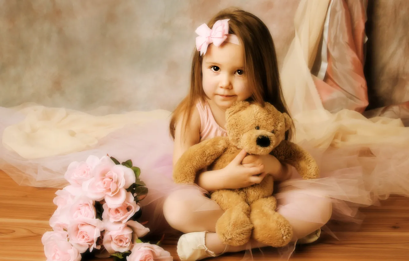 Photo wallpaper roses, bear, girl