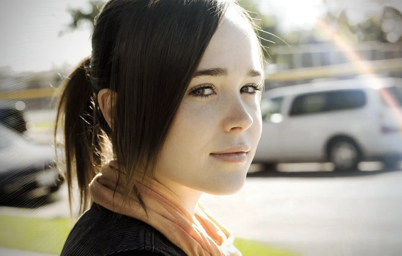 Photo wallpaper look, girl, the sun, light, glare, bright, day, beautiful