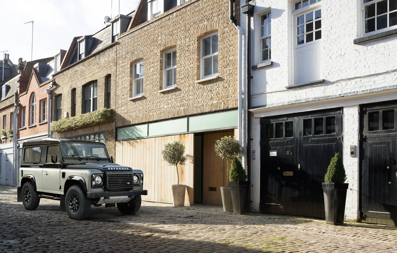 Photo wallpaper house, yard, land rover, defender