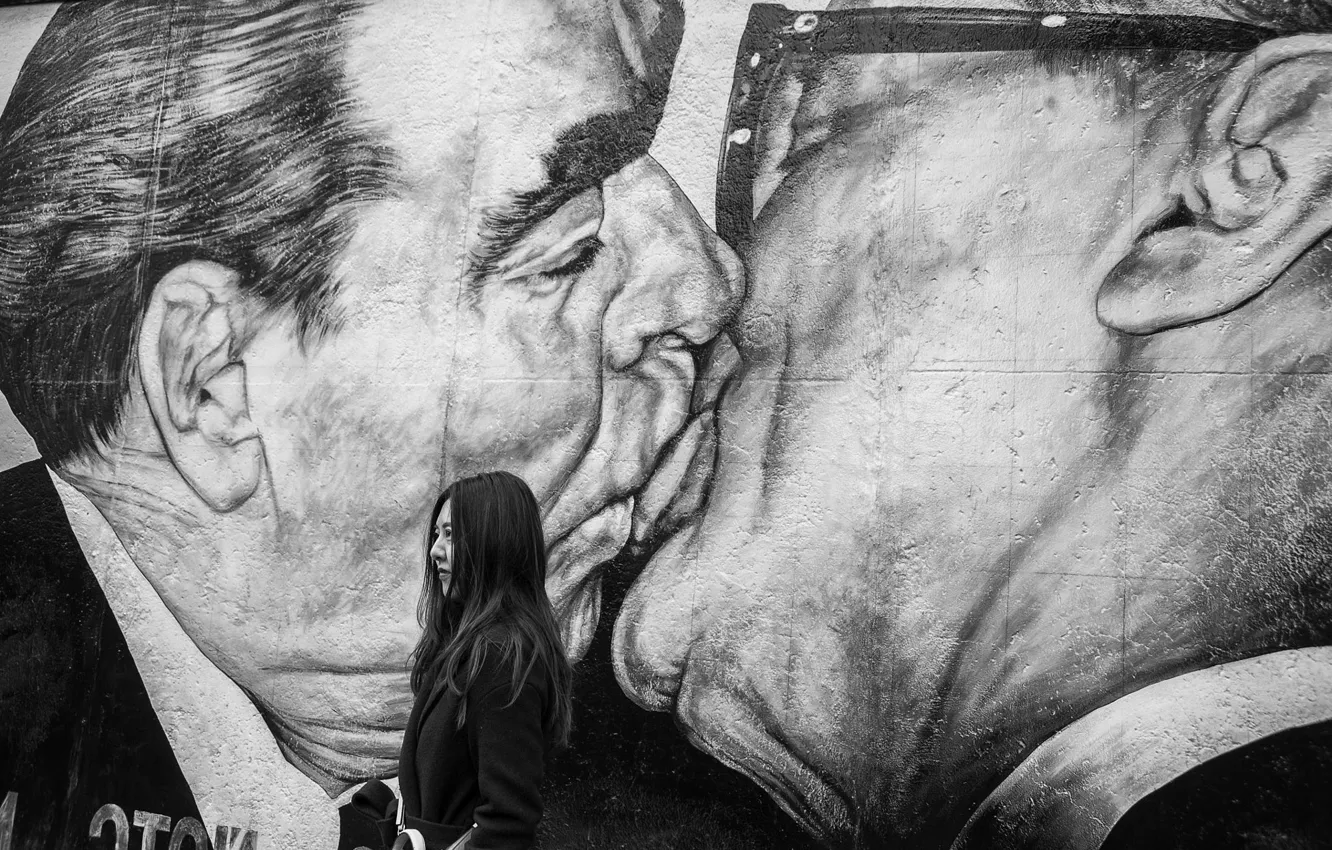 Photo wallpaper figure, kiss, Leonid Brezhnev, Erich Honecker