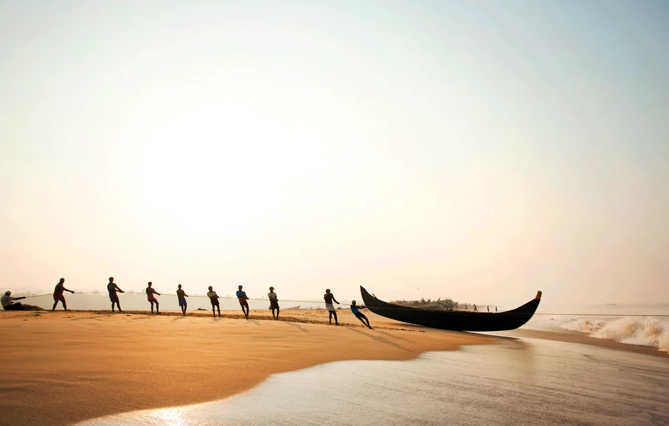 Photo wallpaper shore, boat, people, India, Trivandrum, Poovar Beach