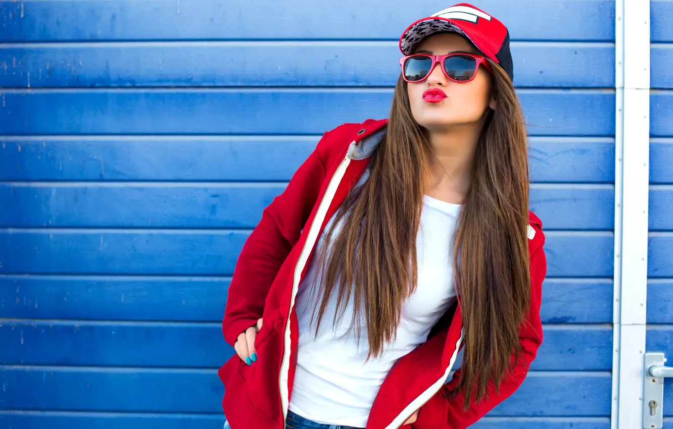 Photo wallpaper girl, face, pose, lipstick, glasses, cap