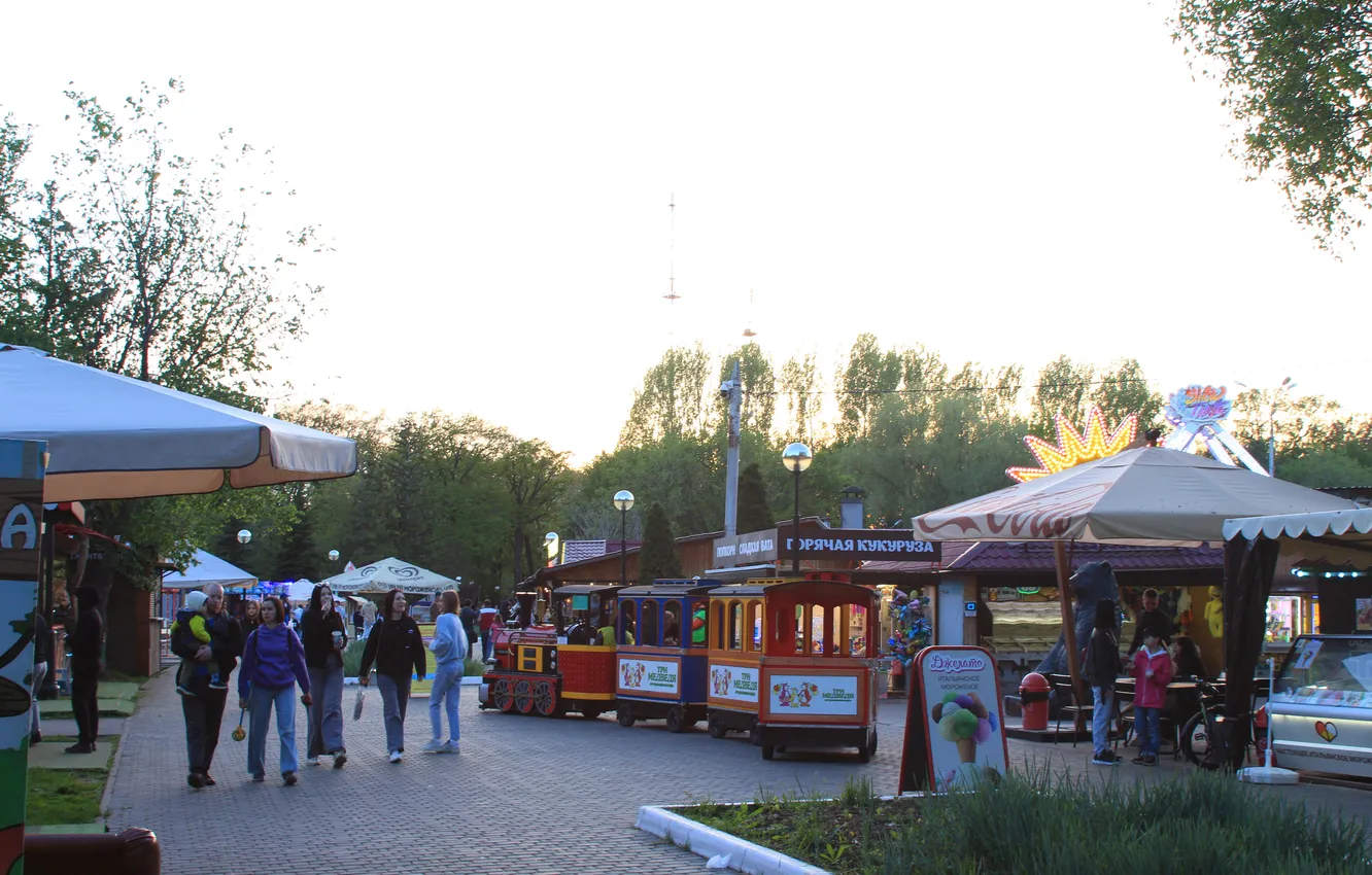 Photo wallpaper the sky, trees, the city, people, spring, the evening, Russia, train