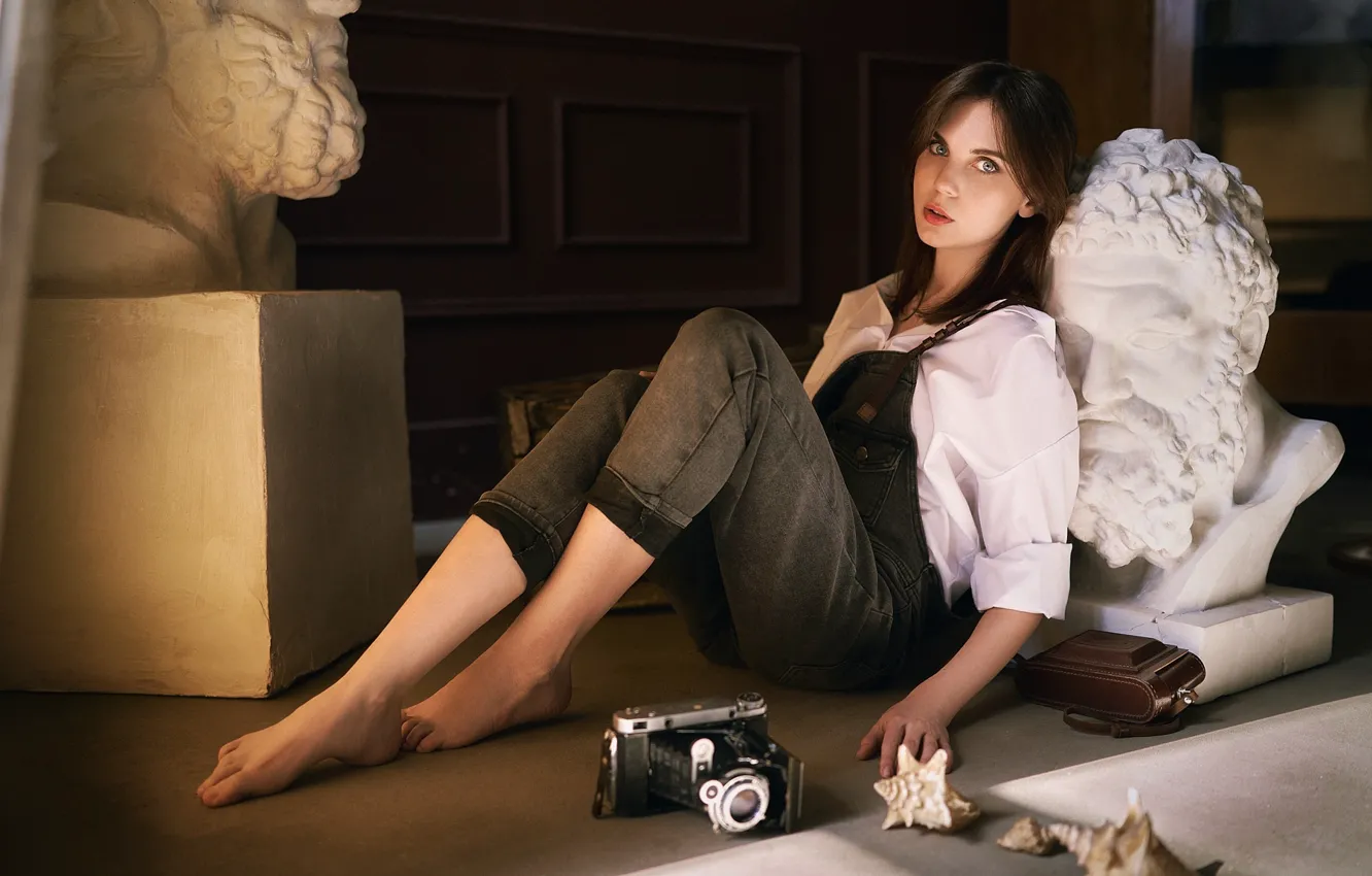 Photo wallpaper look, girl, pose, feet, jeans, head, the camera, shell