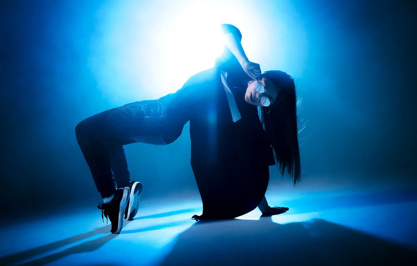 Photo wallpaper light, pose, model, dance, shadow, brunette, glasses, sneakers