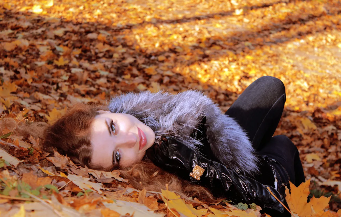 Photo wallpaper GIRL, NATURE, HAIR, FUR, JEANS, AUTUMN, FOLIAGE, RED
