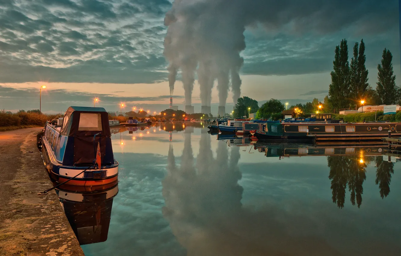 Photo wallpaper boat, ship, England, pair, channel, power station Ratcliffe, Cooling tower