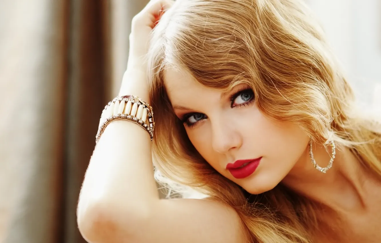Photo wallpaper look, girl, Wallpaper, hands, blonde, bracelet, singer, Taylor Swift