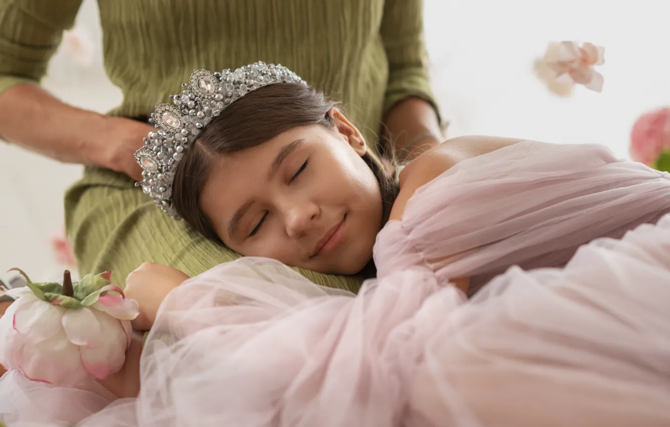 Photo wallpaper girl, decoration, flowers, face, sleep, dress, sleeping, girl