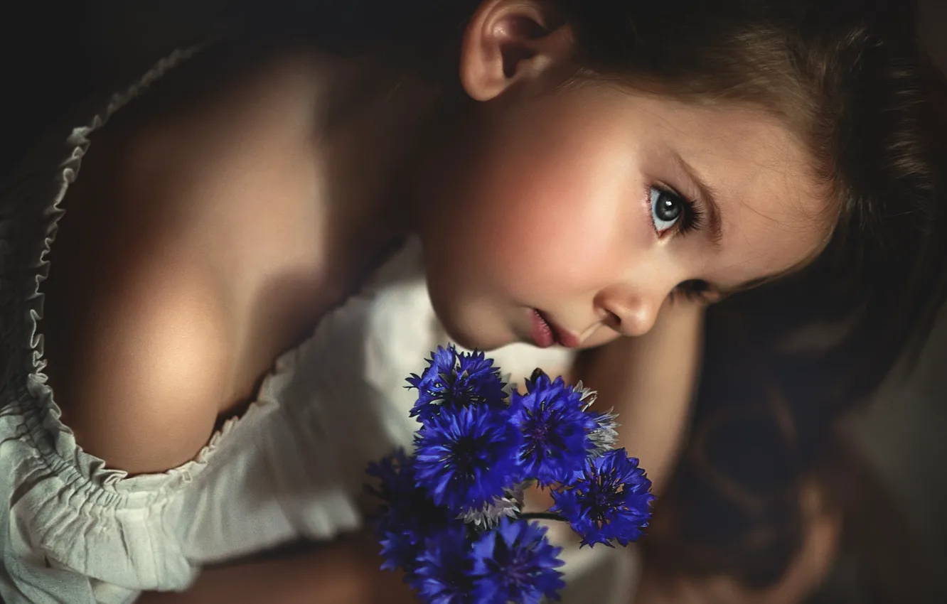 Photo wallpaper look, flowers, blue, children, face, portrait, bouquet, dress