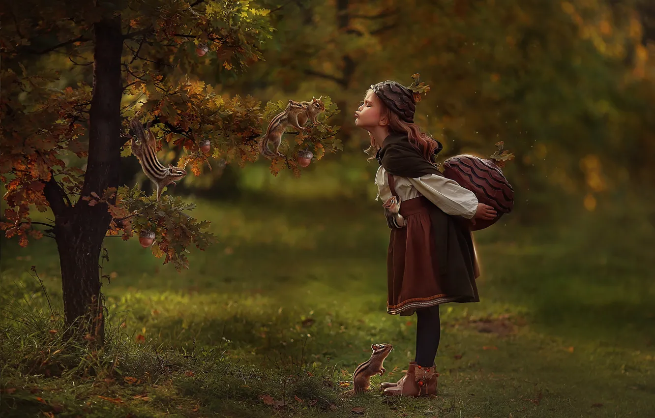 Photo wallpaper trees, girl, Chipmunk, oak, Lyubov Pyatovskaya