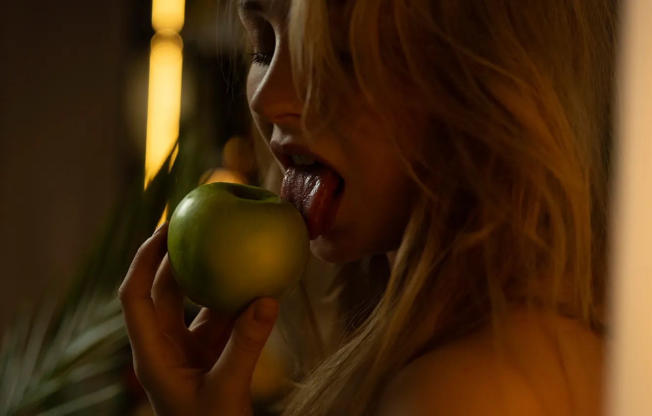 Photo wallpaper apple, tongue, Ermakov Pavel