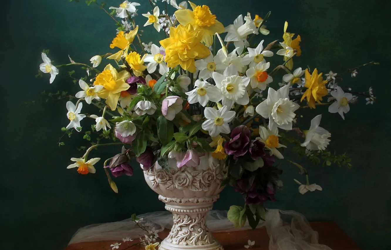 Photo wallpaper bouquet, vase, daffodils, hellebore