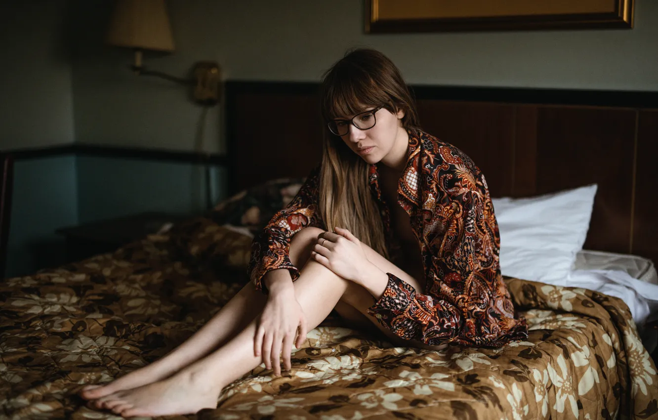 Photo wallpaper sadness, girl, loneliness, glasses, Kira, Jesse Duke, crumpled bed