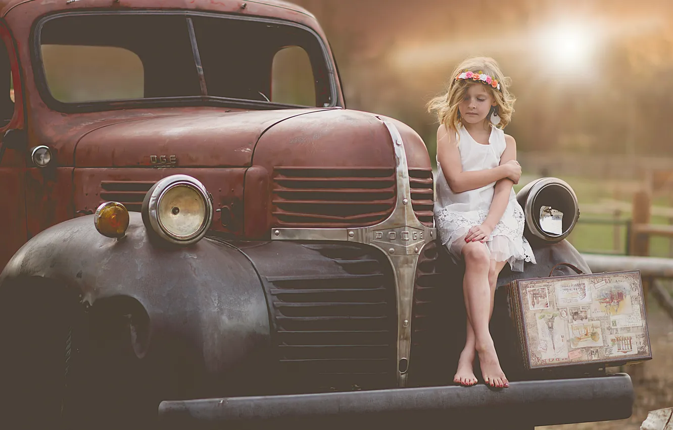 Photo wallpaper auto, retro, girl, Dodge, suitcase, child photography, child model