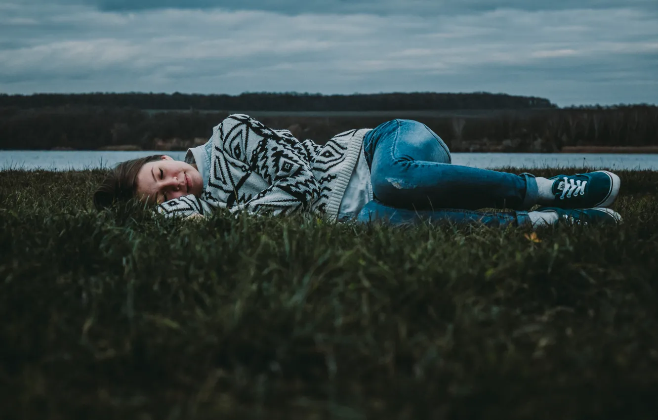 Photo wallpaper autumn, grass, girl, sleeping, lies, river, Anna Klepa