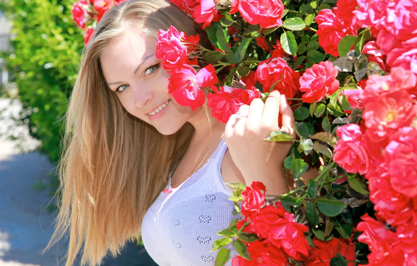 Photo wallpaper girl, smile, roses, Roses, Alessandra Has