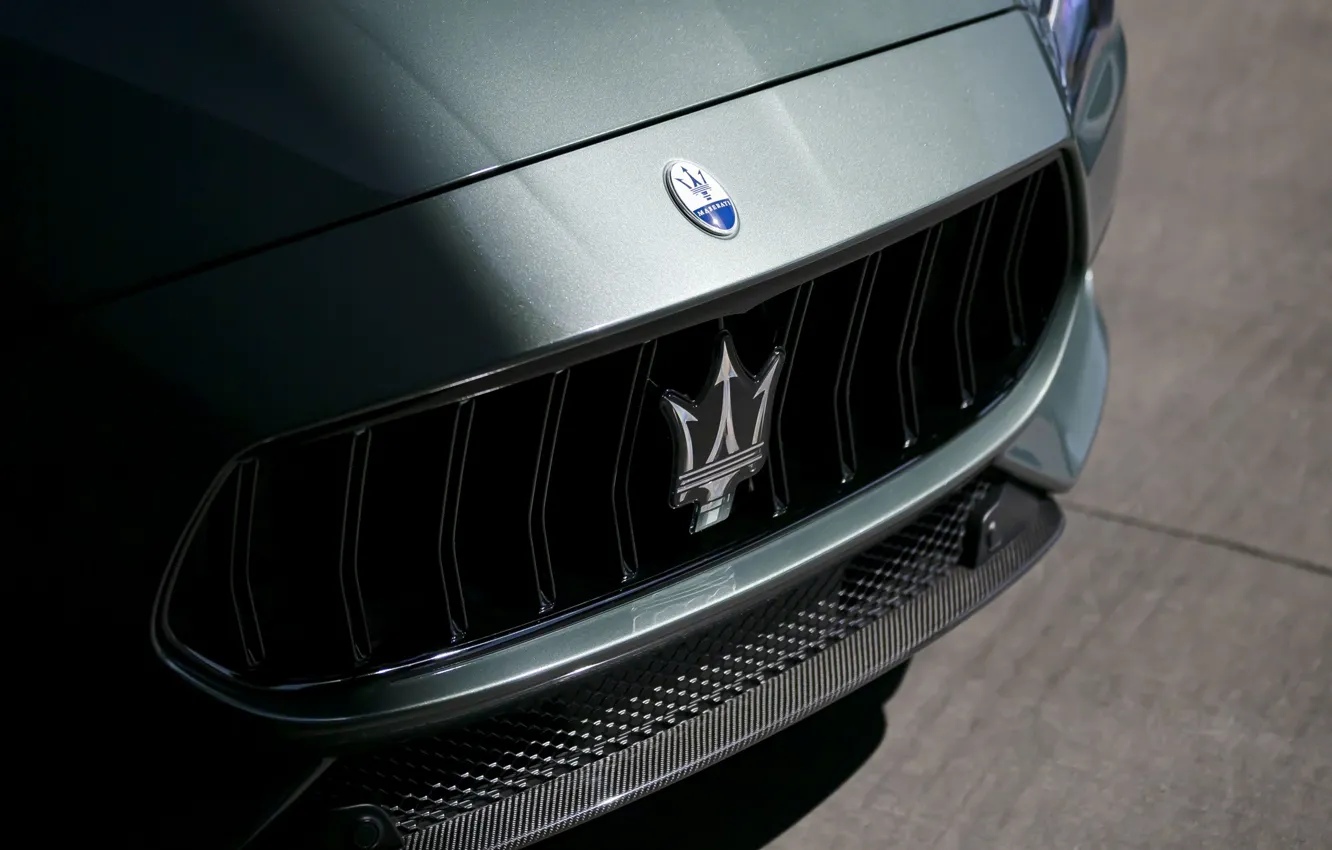 Photo wallpaper Maserati, Quattroporte, logo, close-up, Maserati Quattroporte Trofeo