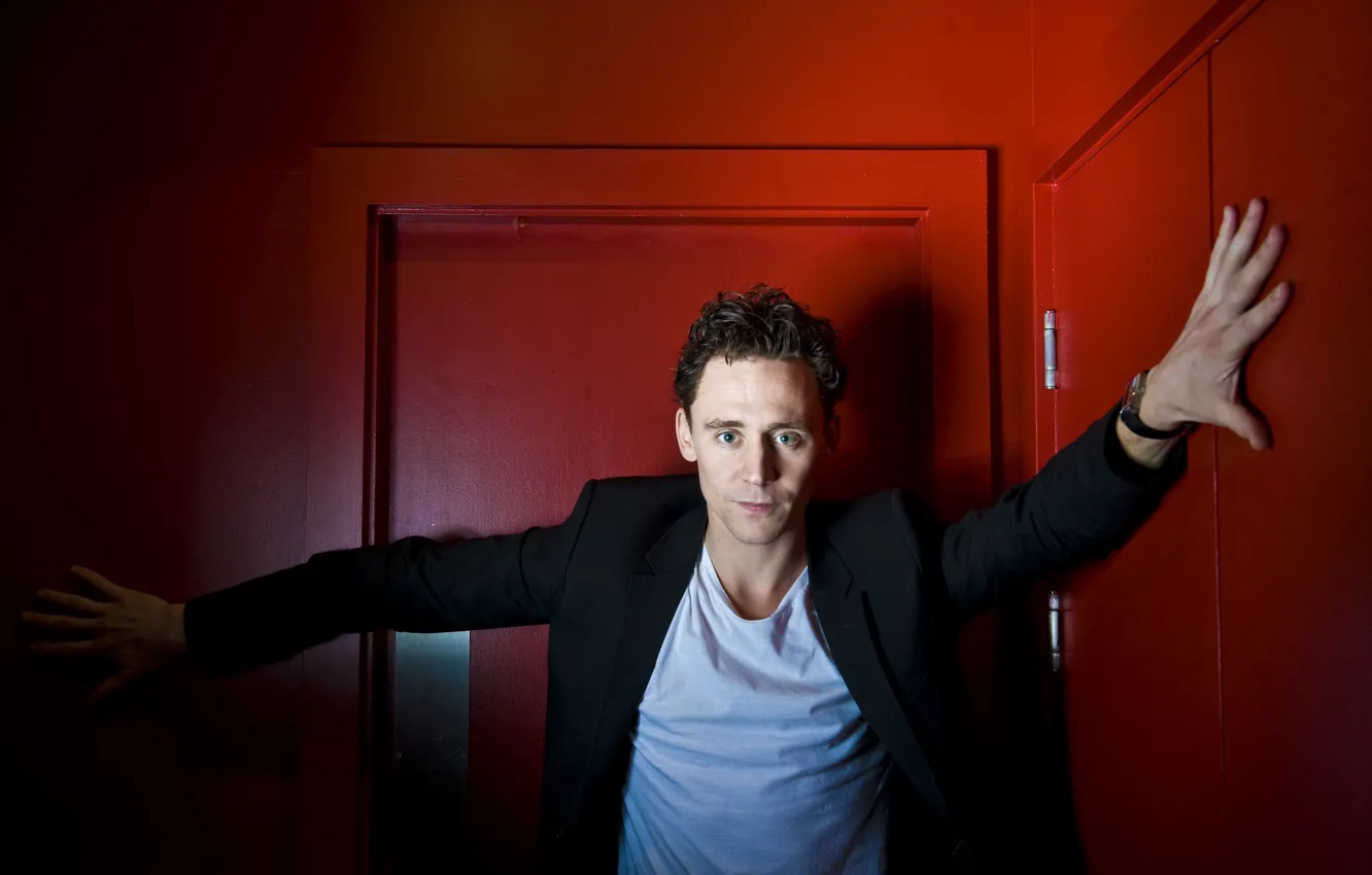Photo wallpaper actor, red, Tom Hiddleston, Tom Hiddleston