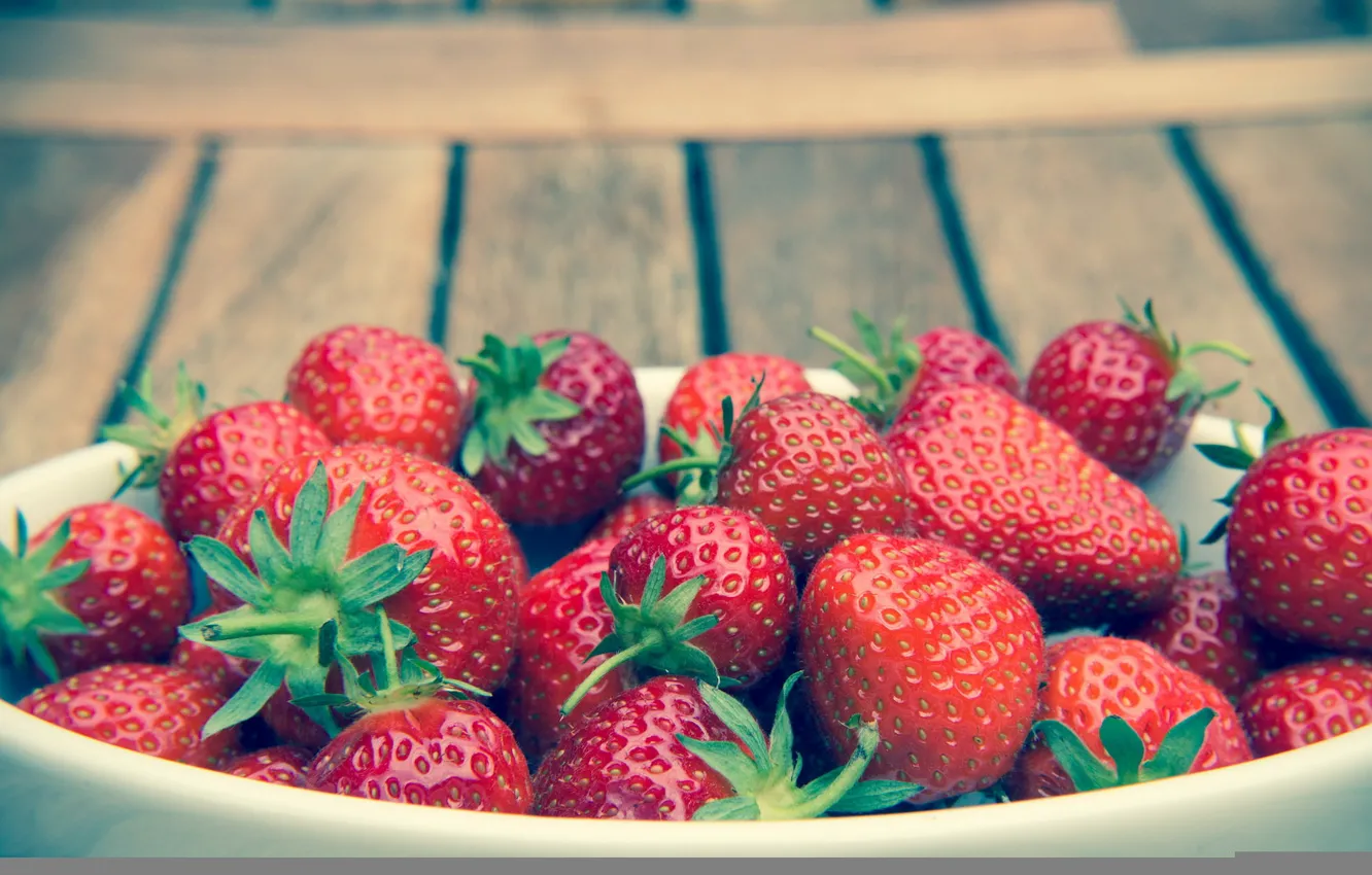 Photo wallpaper macro, berries, strawberry