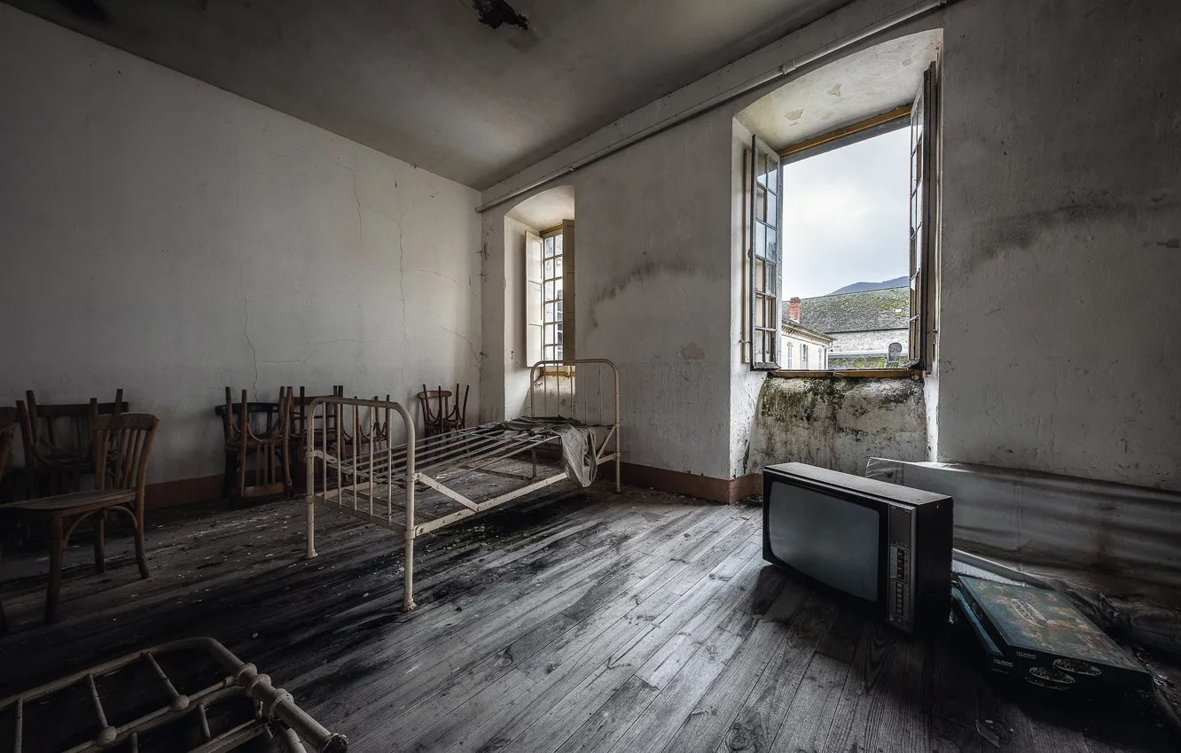 Photo wallpaper bed, TV, window, naturalism