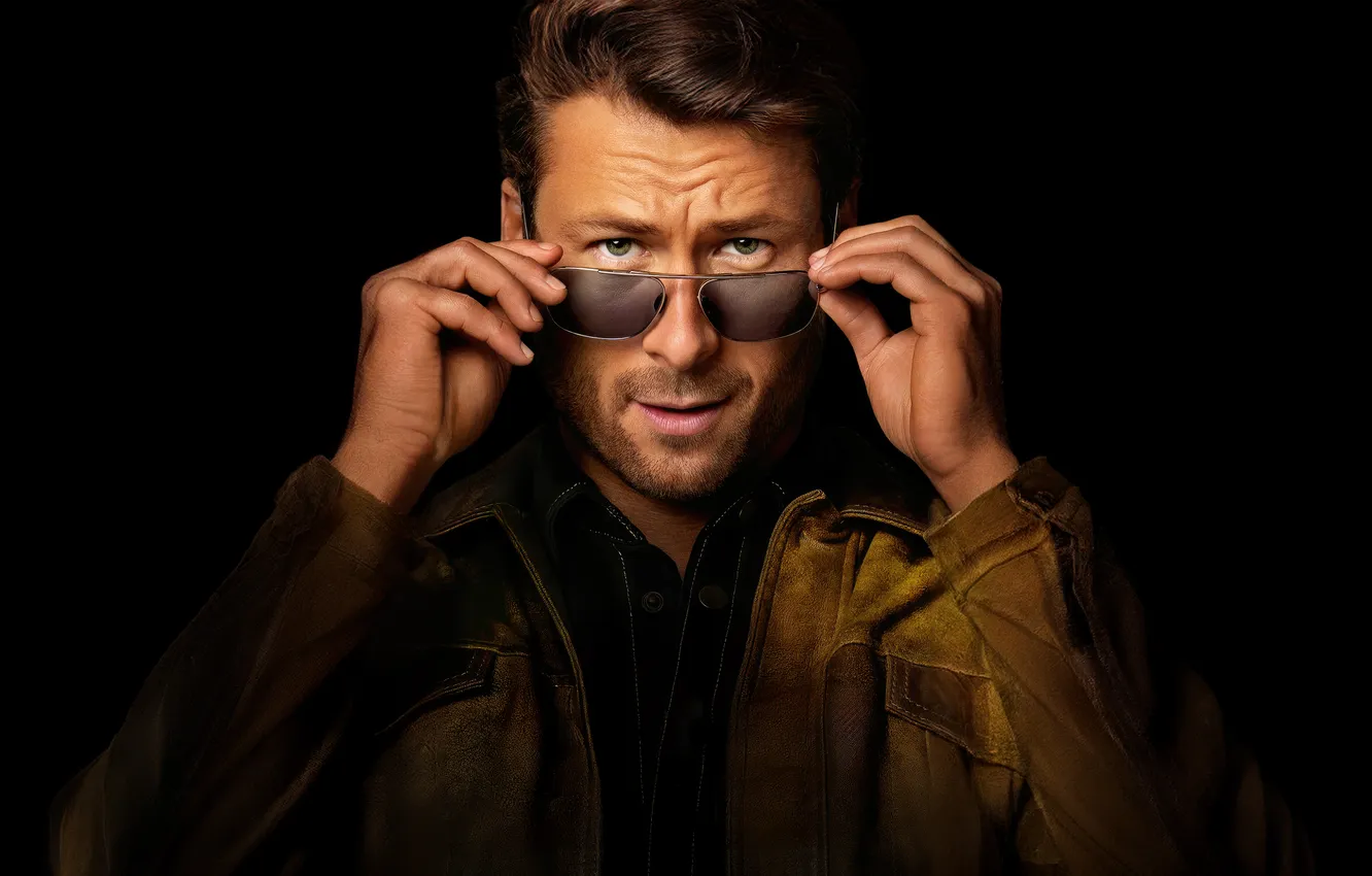 Photo wallpaper the film, glasses, jacket, actor, black background, Glen Powell, Glen Powell, Hit Man