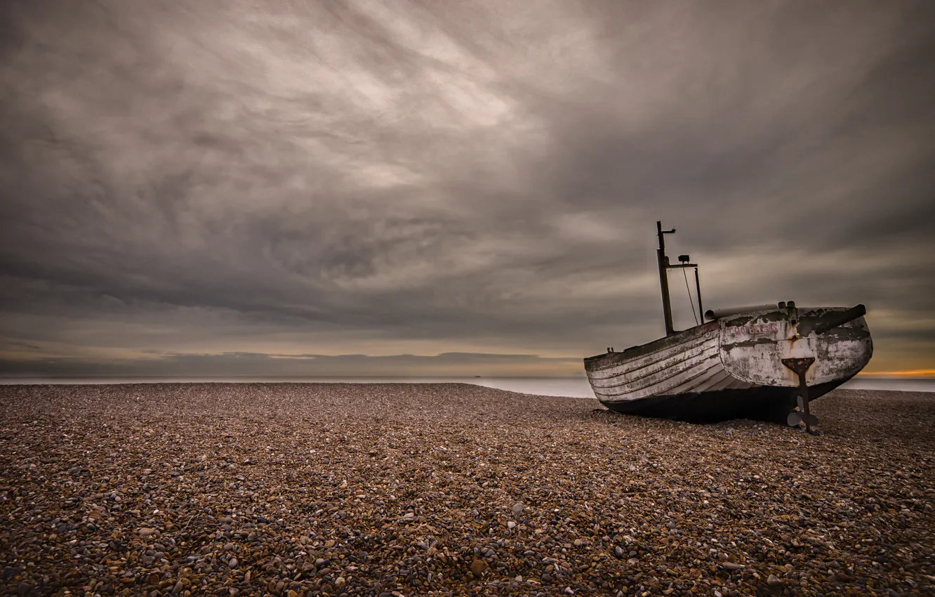 Photo wallpaper clouds, pebbles, shore, boat, pond, pasmurno
