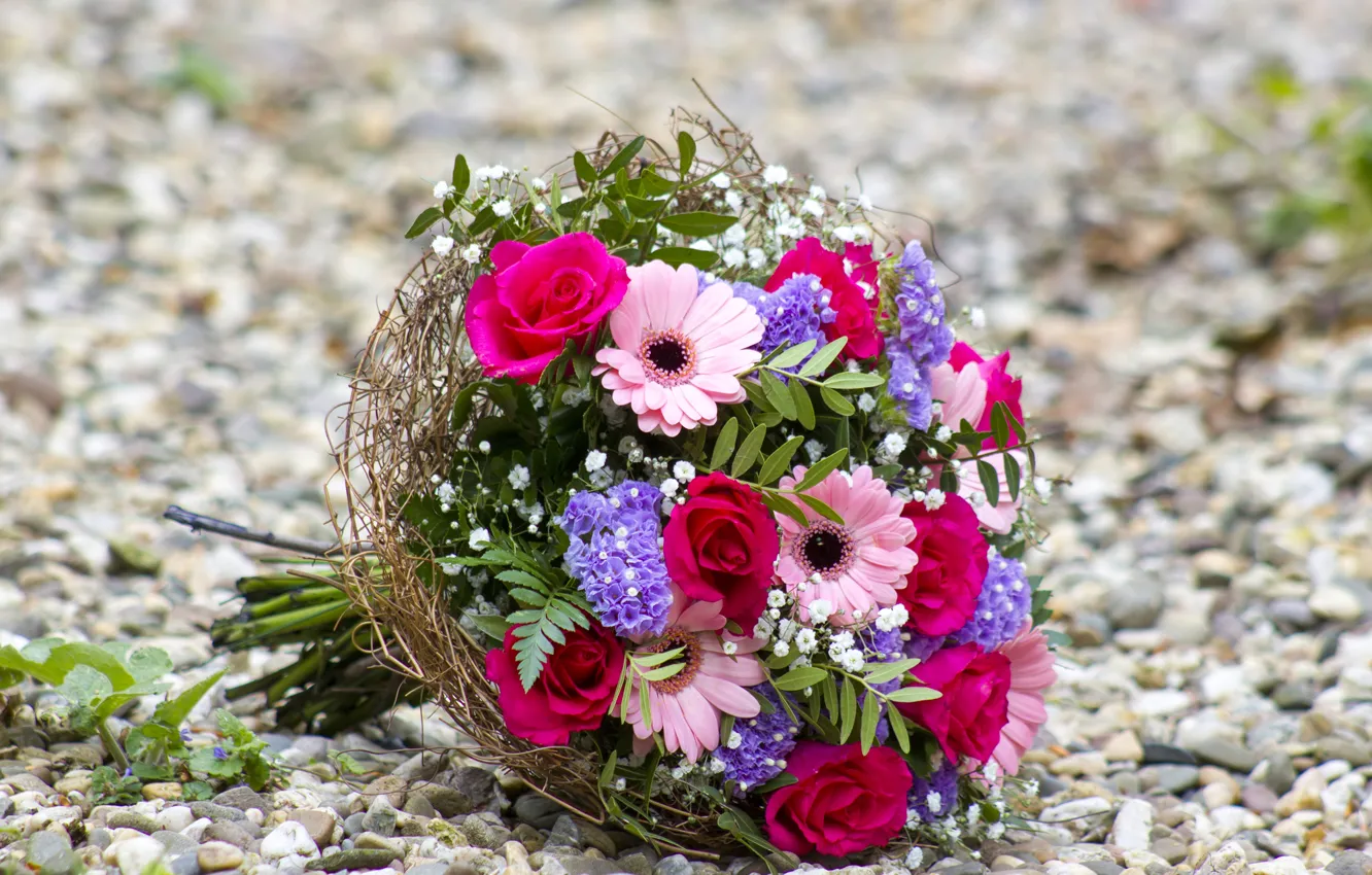 Photo wallpaper pebbles, roses, bouquet, pink, gerbera