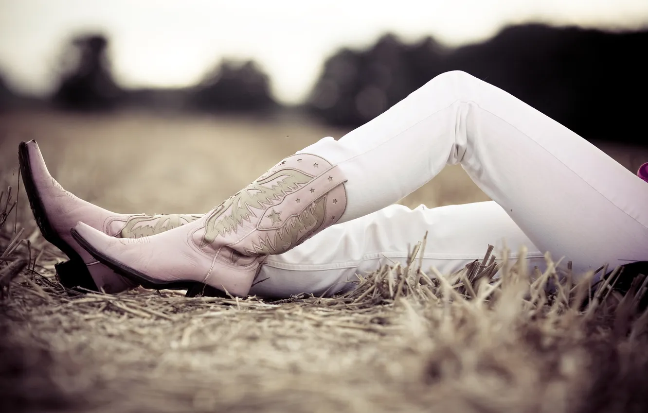Photo wallpaper field, grass, girl, photo, mood, feet, shoes