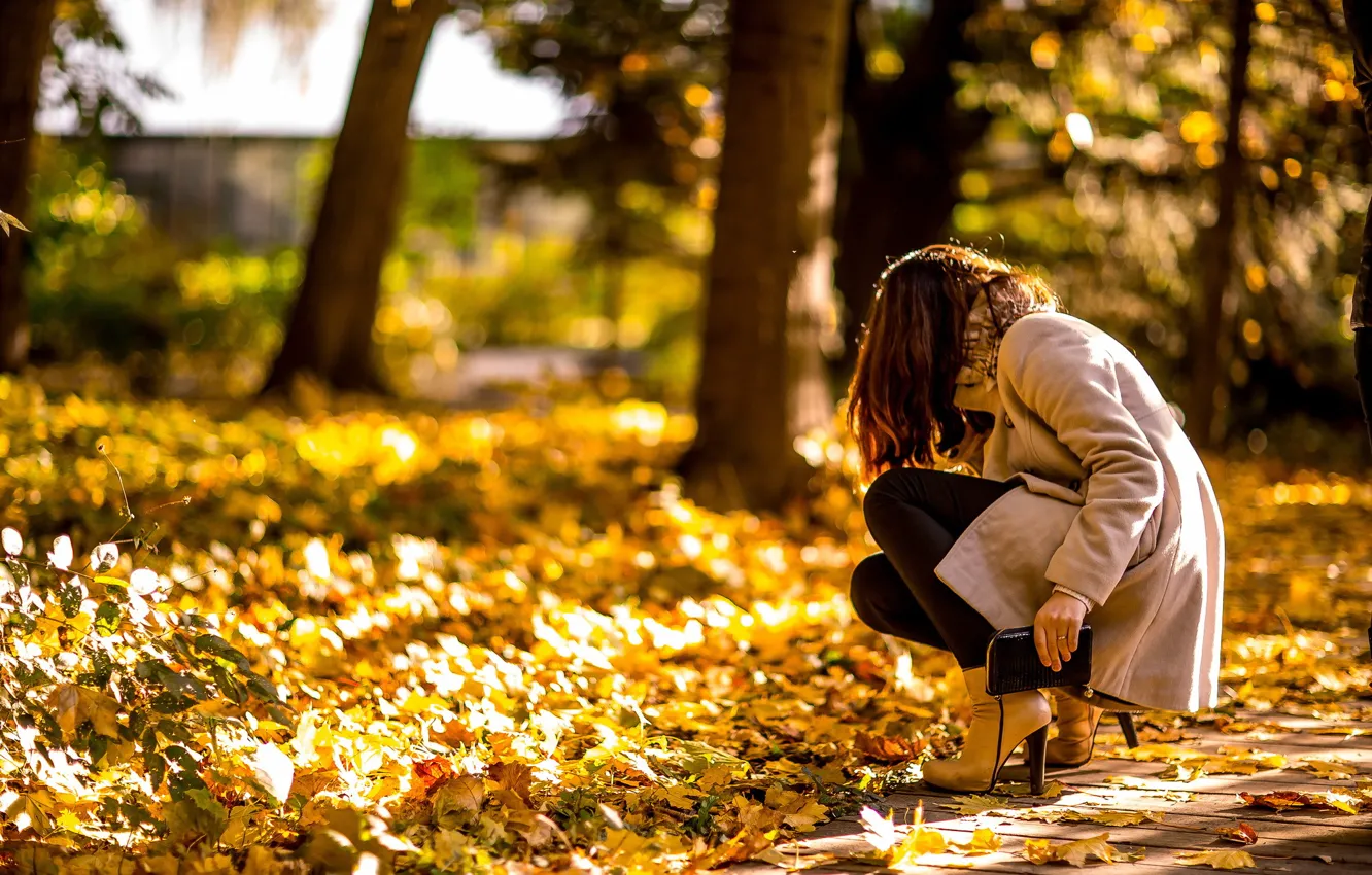 Photo wallpaper autumn, girl, the city