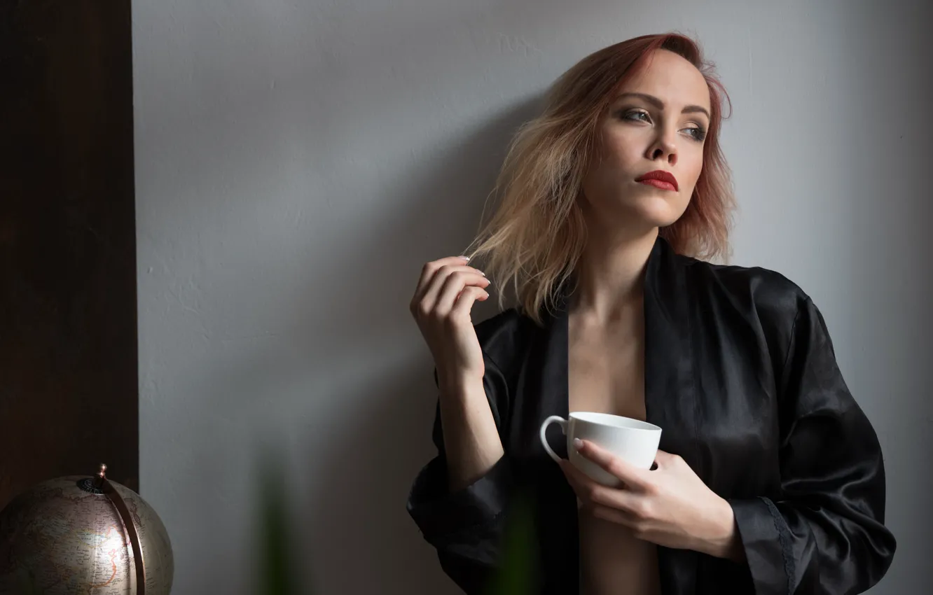 Photo wallpaper face, model, hair, lipstick, Cup, Bathrobe, Miri