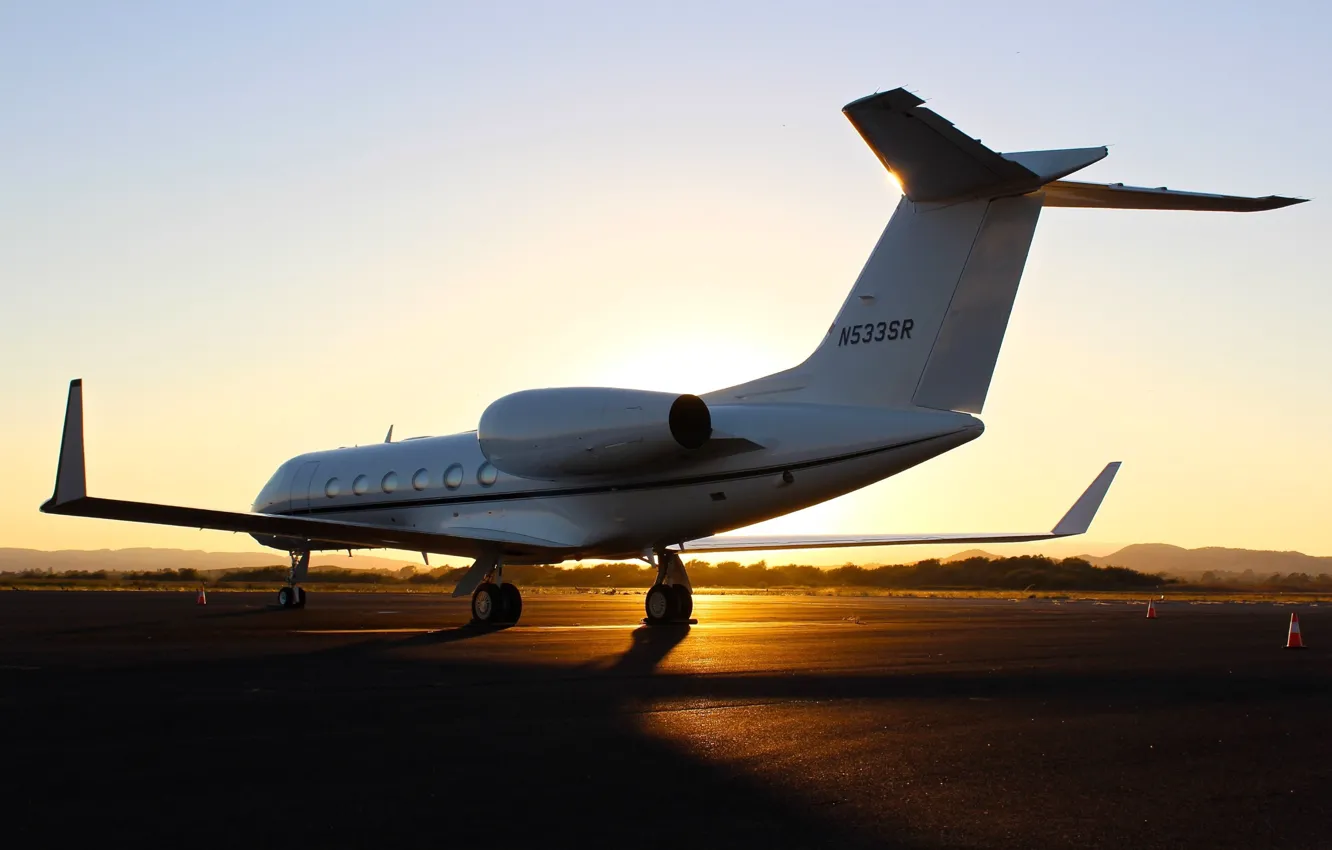 Photo wallpaper sunset, the plane, runway, Gulfstream G450, business aviation