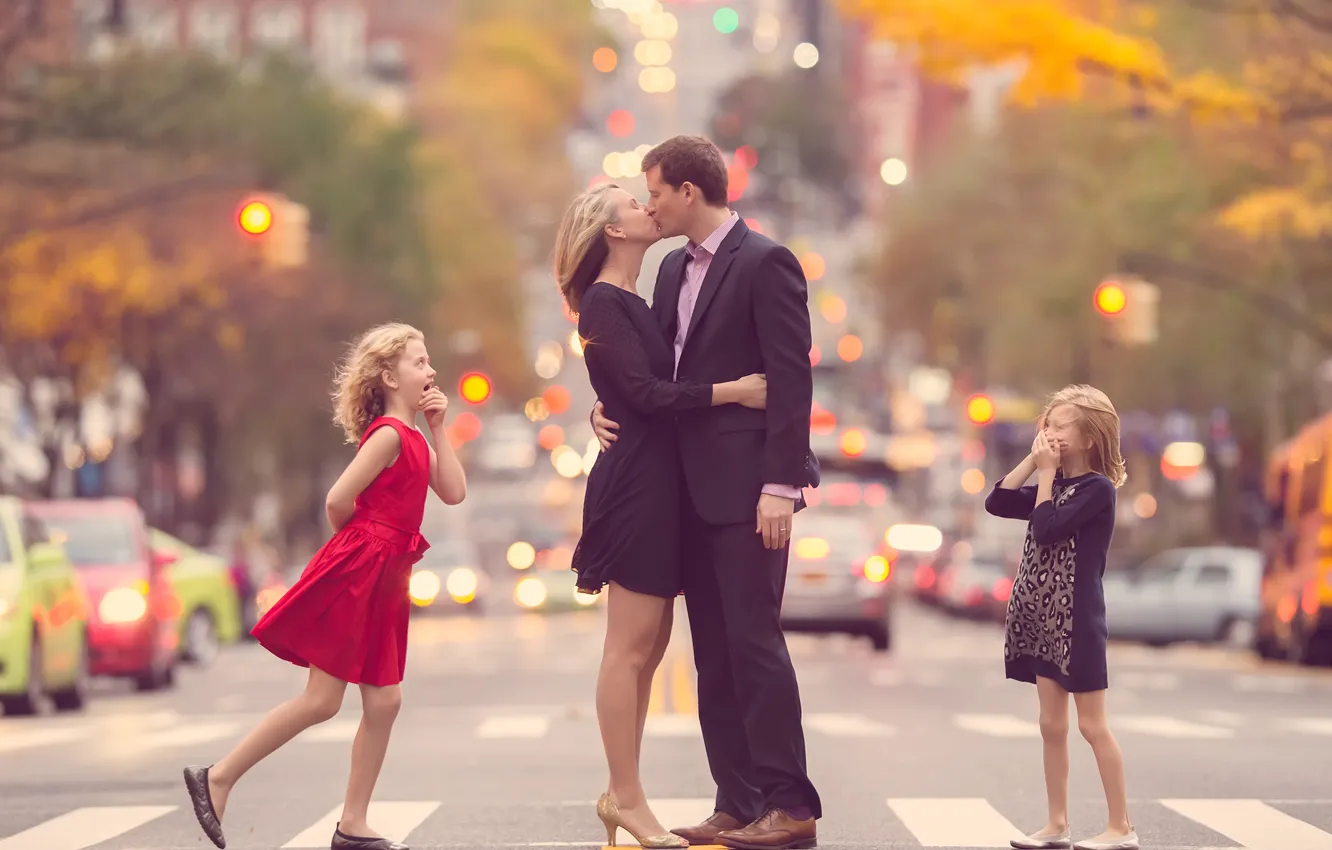 Photo wallpaper street, kiss, family, pair, girl, Meg Bitton