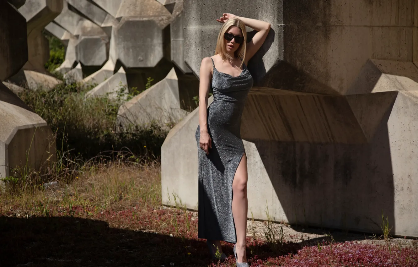 Photo wallpaper cleavage, model, sexy woman, posing, sunglasses, busty, hot babe, beautiful face