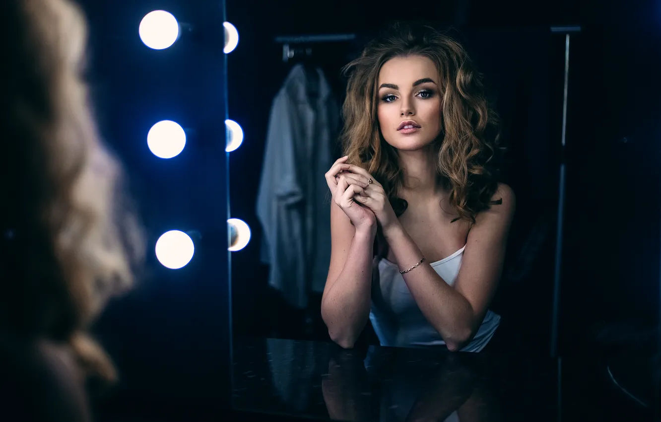 Photo wallpaper mirror, sponge, Julia, Julia, Ivan Proskurin