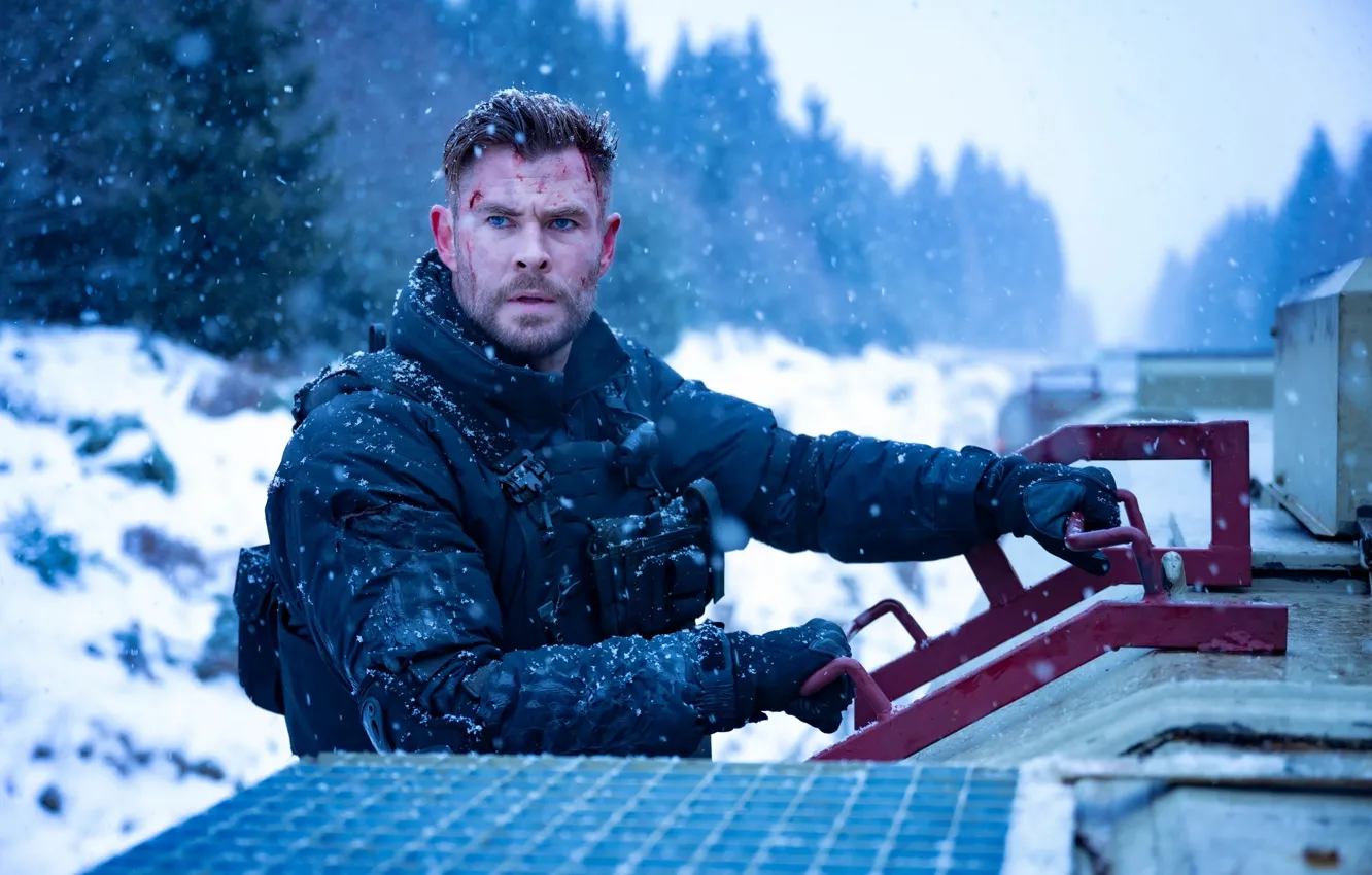 Photo wallpaper look, train, Chris Hemsworth, Chris Hemsworth, Tyler Rake: Rescue Operation 2, Extraction 2, Tyler Rake