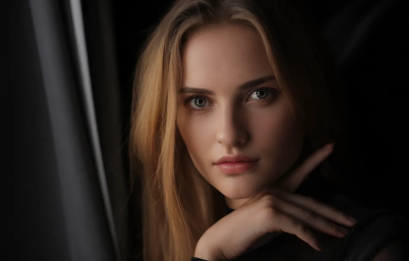 Photo wallpaper look, close-up, model, portrait, hands, makeup, hairstyle, blonde