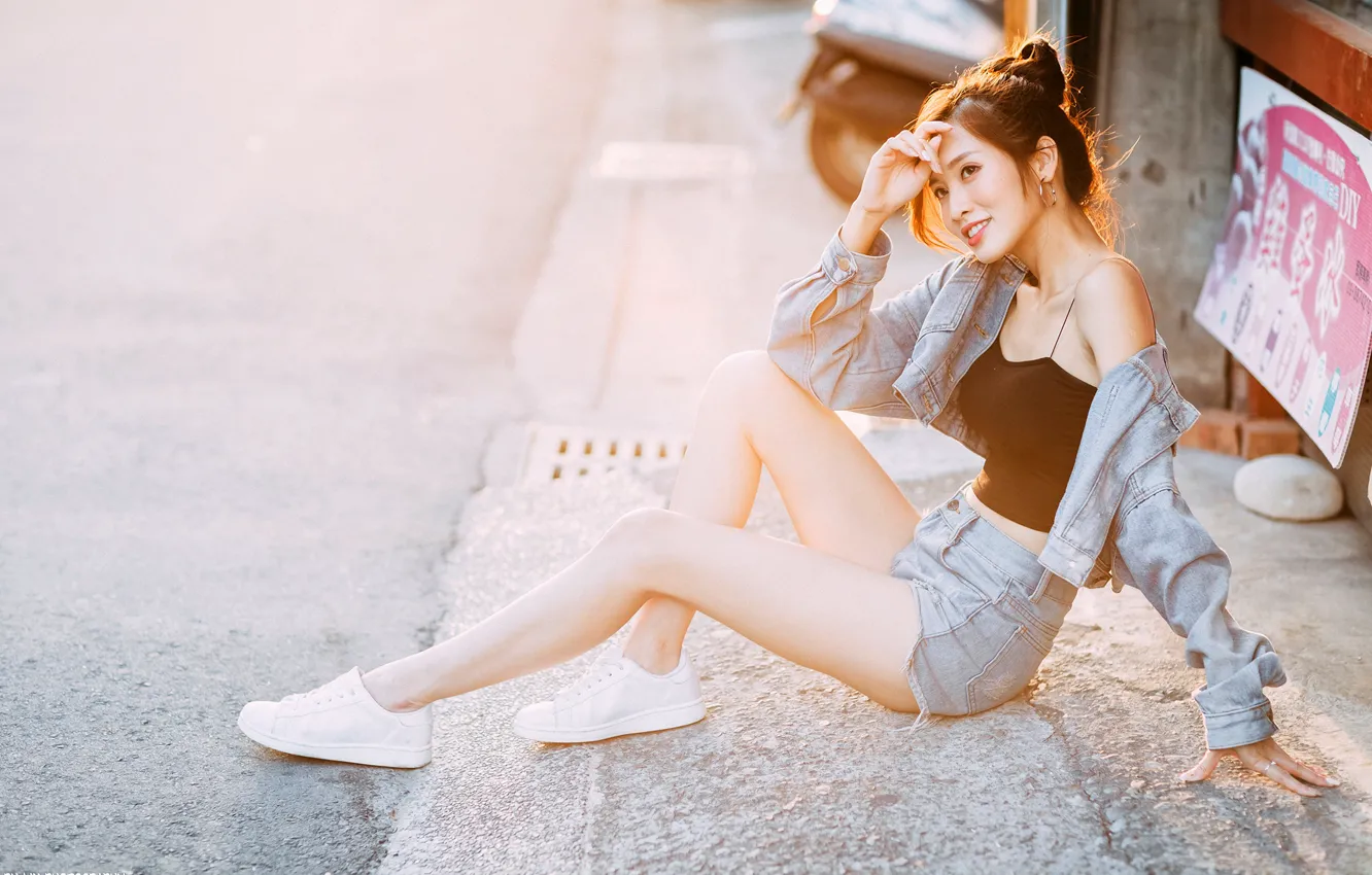 Photo wallpaper the sun, pose, street, model, shorts, portrait, makeup, figure