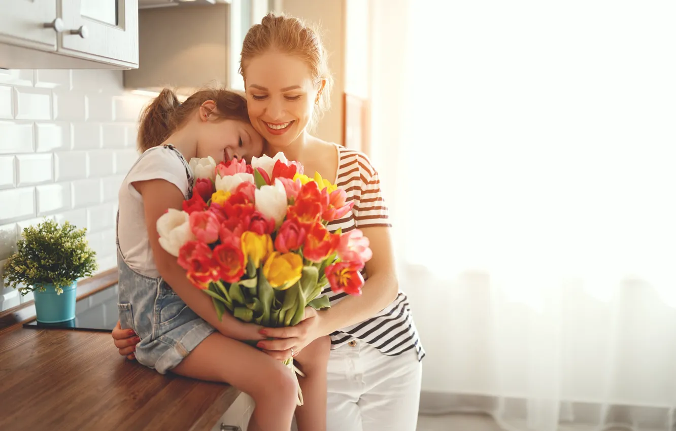 Photo wallpaper joy, heat, bouquet, family, tulips, mom, daughter