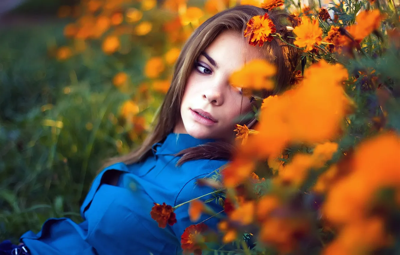 Photo wallpaper grass, look, flowers, face, green, brown hair