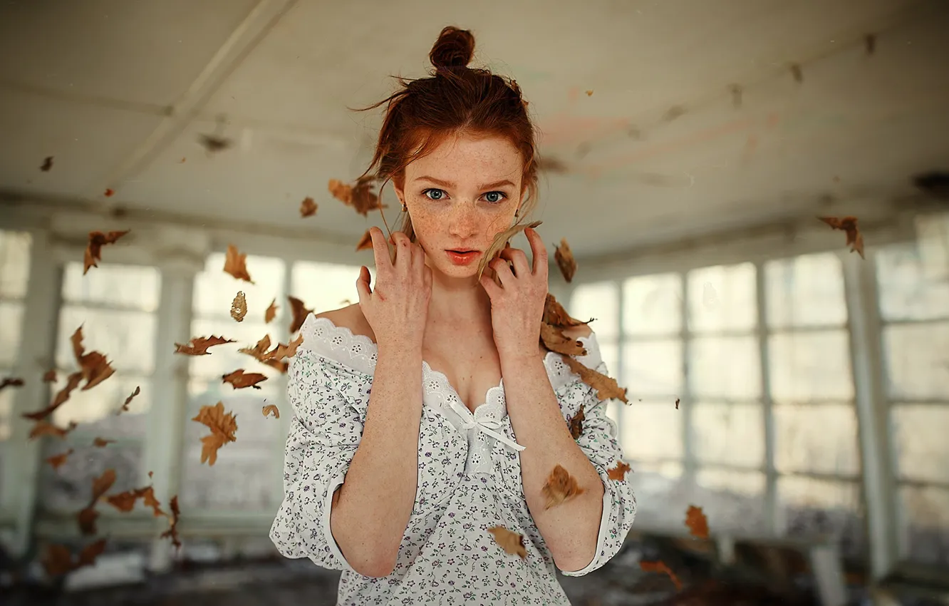 Photo wallpaper girl, photo, photographer, blue eyes, leaves, model, redhead, portrait